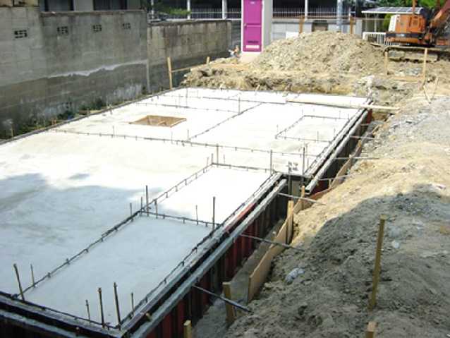 �R���N���[�g�Ő݊�����