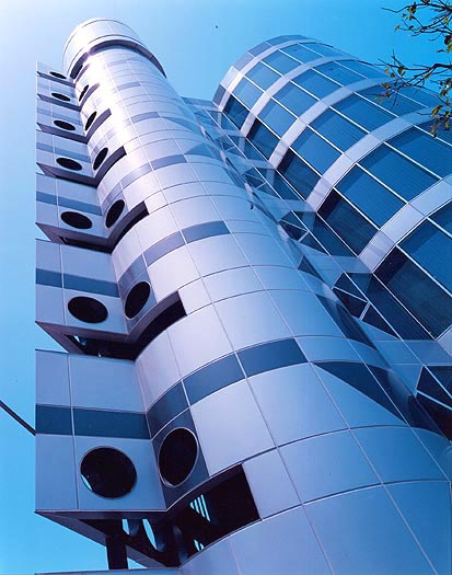 �X�J�C�r���f�B�e�[��