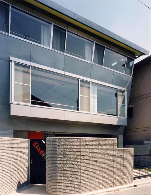 �j�@����